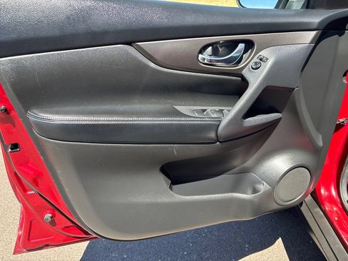 Used 2014 Nissan Rogue SV w/ SV Family Package FWD image 12