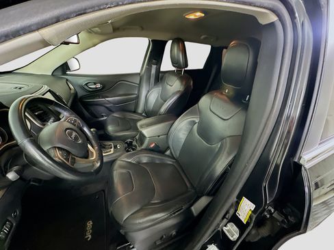 Used 2016 Jeep Cherokee Limited w/ Luxury Group FWD image 13