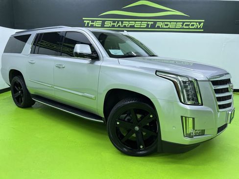 Used 2018 Cadillac Escalade ESV Luxury AWD/4WD image 1