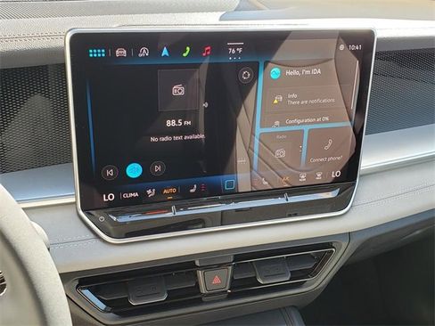 New 2025 Volkswagen Tiguan SE image 11