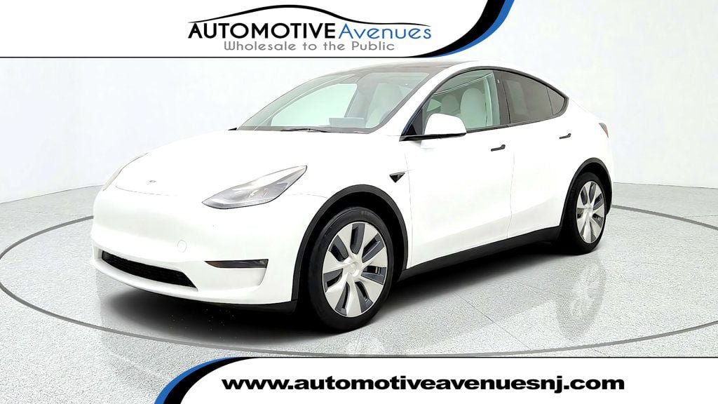 Used 2023 Tesla Model Y Long Range AWD/4WD image 1