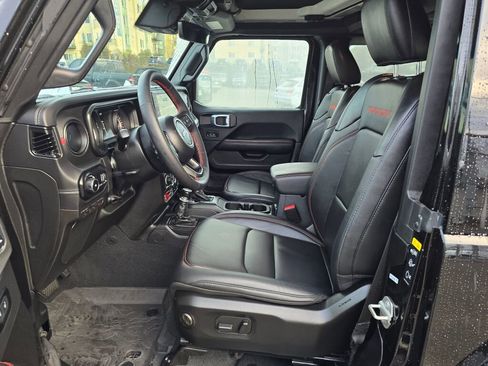 Used 2024 Jeep Wrangler Rubicon image 18