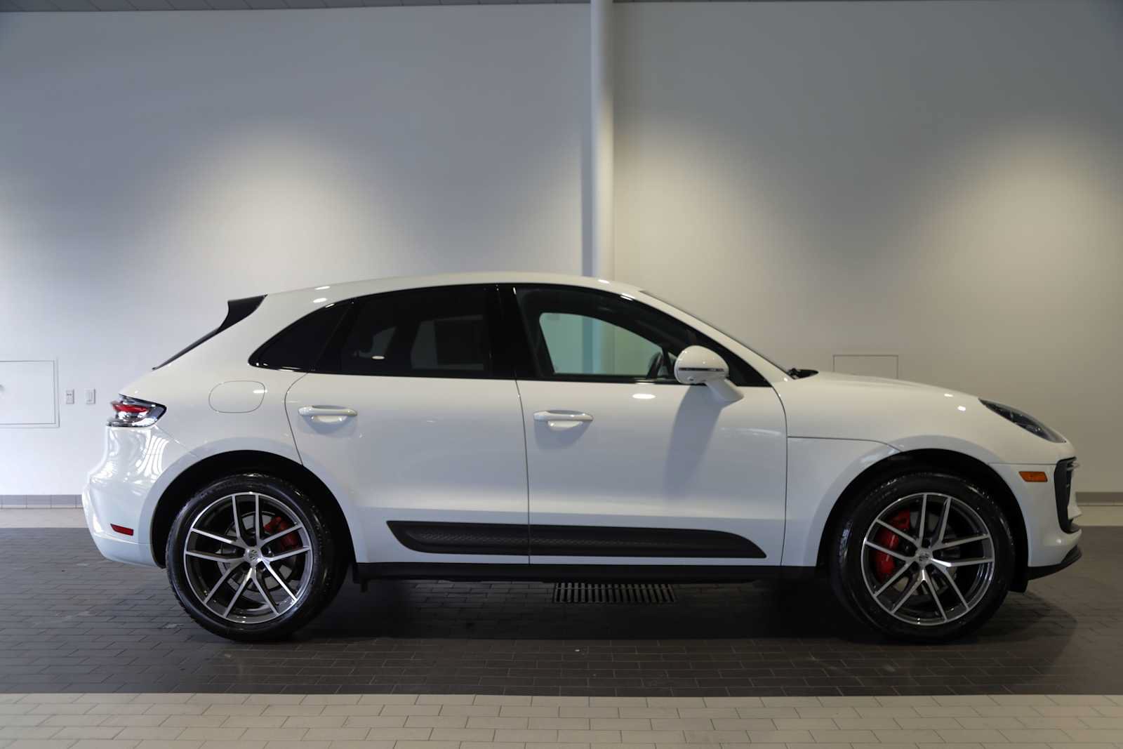 Used 2025 Porsche Macan S AWD/4WD image 9