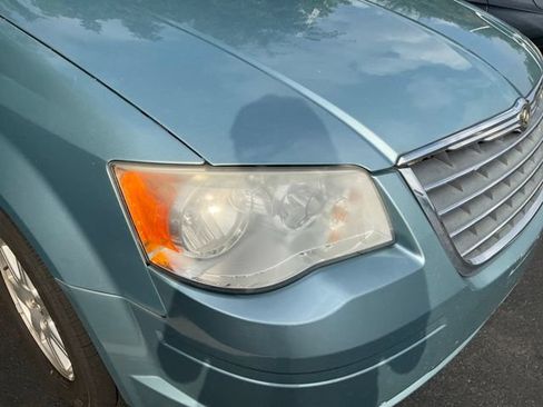 Used 2010 Chrysler Town & Country Touring FWD image 2