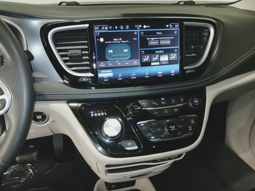Used 2024 Chrysler Pacifica Touring-L FWD image 18