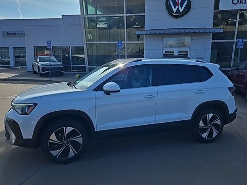 New 2026 Volkswagen Taos SE image 8