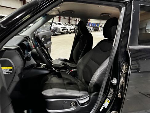 Used 2015 Kia Soul image 14