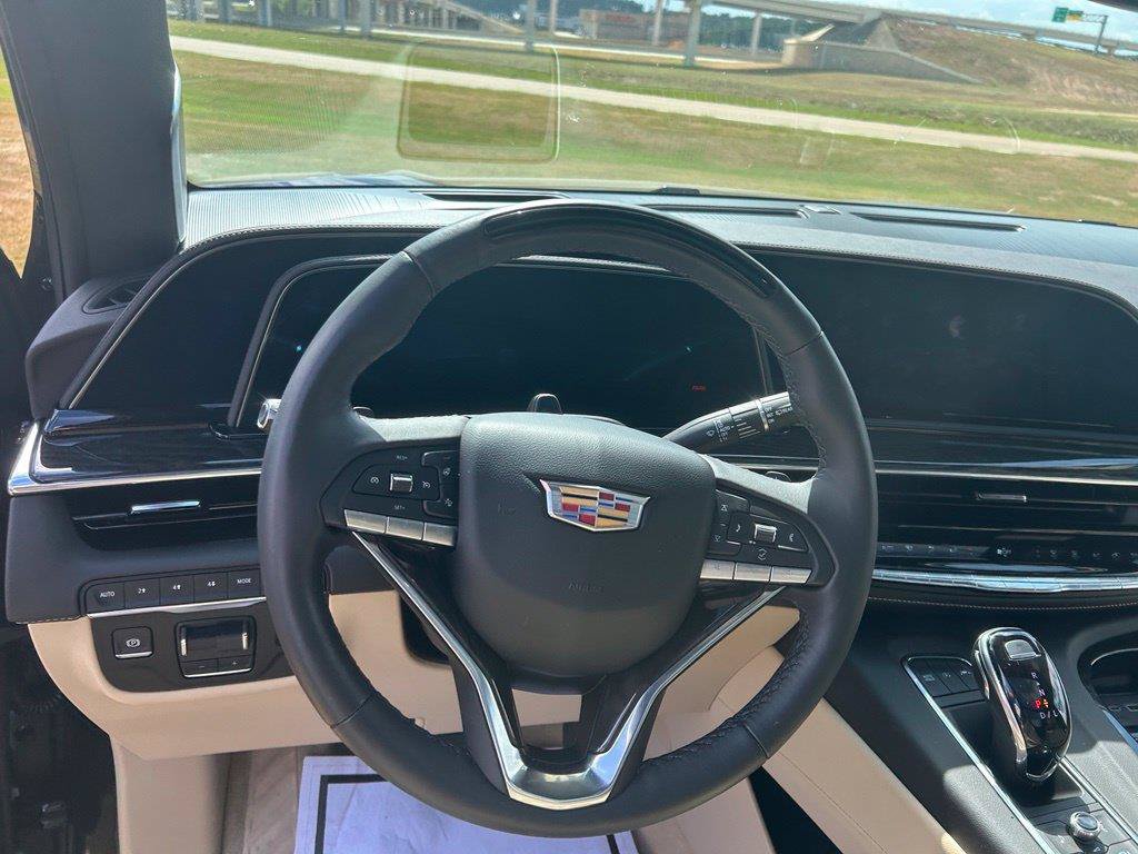 Used 2024 Cadillac Escalade Premium Luxury w/ Performance Package AWD/4WD image 11