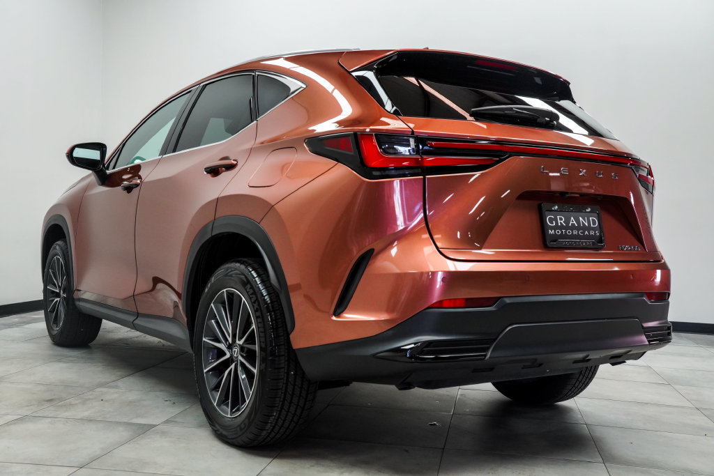 Used 2025 Lexus NX 250 FWD w/ Towing Package (2000 Lbs) image 9