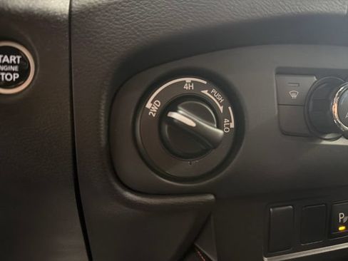 Used 2024 Nissan Frontier PRO-4X w/ Technology Package AWD/4WD image 27