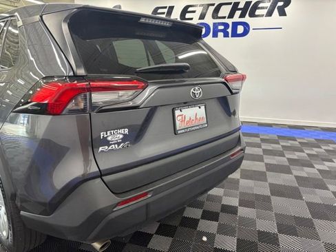 Used 2022 Toyota RAV4 LE FWD image 8