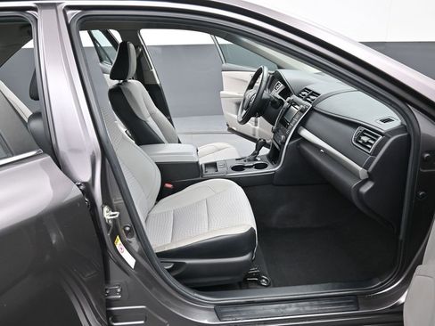 Used 2015 Toyota Camry SE image 32