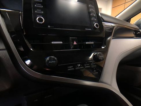 Used 2021 Toyota Camry SE image 17