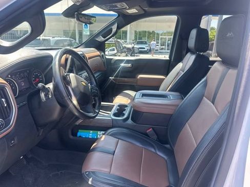 Used 2020 Chevrolet Silverado 1500 High Country w/ Technology Package AWD/4WD image 11