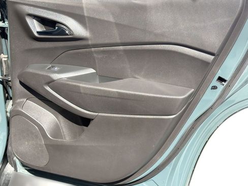 Used 2025 Chevrolet Trax LT image 31