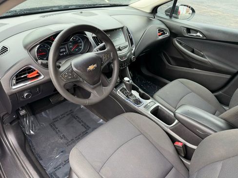 Used 2017 Chevrolet Cruze LT w/ Convenience Package image 11
