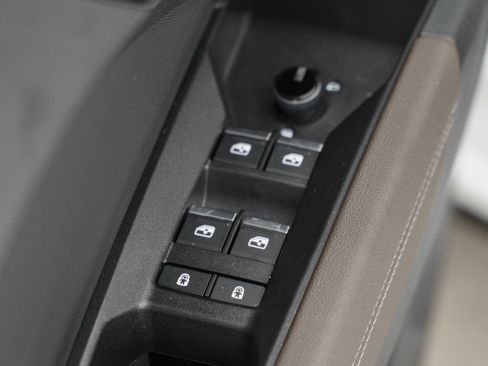 Used 2024 Audi Q4 e-tron Premium image 22