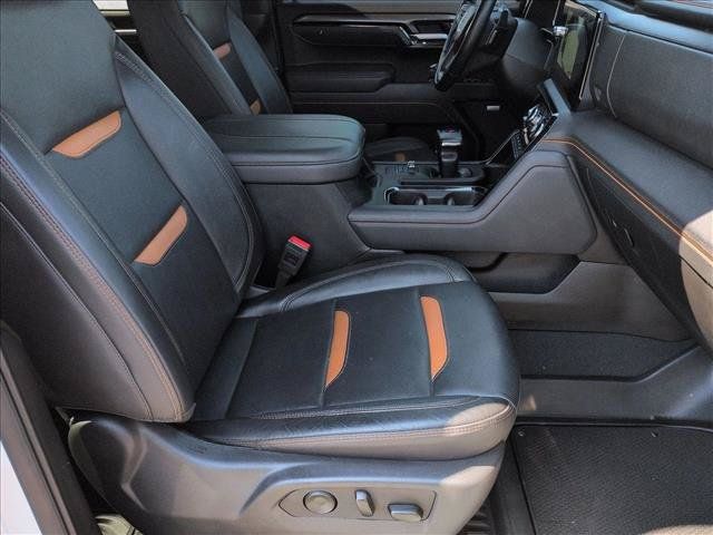 Used 2025 GMC Sierra 1500 AT4 w/ Technology Package AWD/4WD image 28