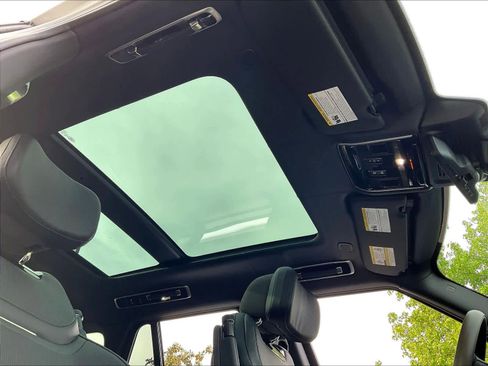 New 2026 Land Rover Range Rover SV AWD/4WD image 29