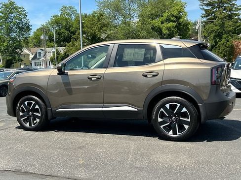 Certified 2025 Nissan Kicks SV AWD/4WD image 4