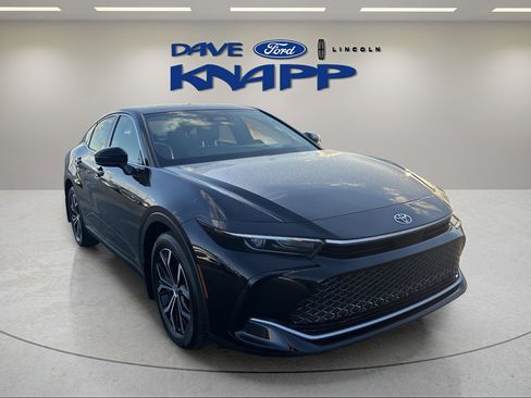 Used 2023 Toyota Crown XLE image 2