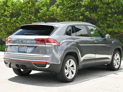 Used 2020 Volkswagen Atlas Cross Sport SE w/ Panoramic Sunroof Package FWD image 3