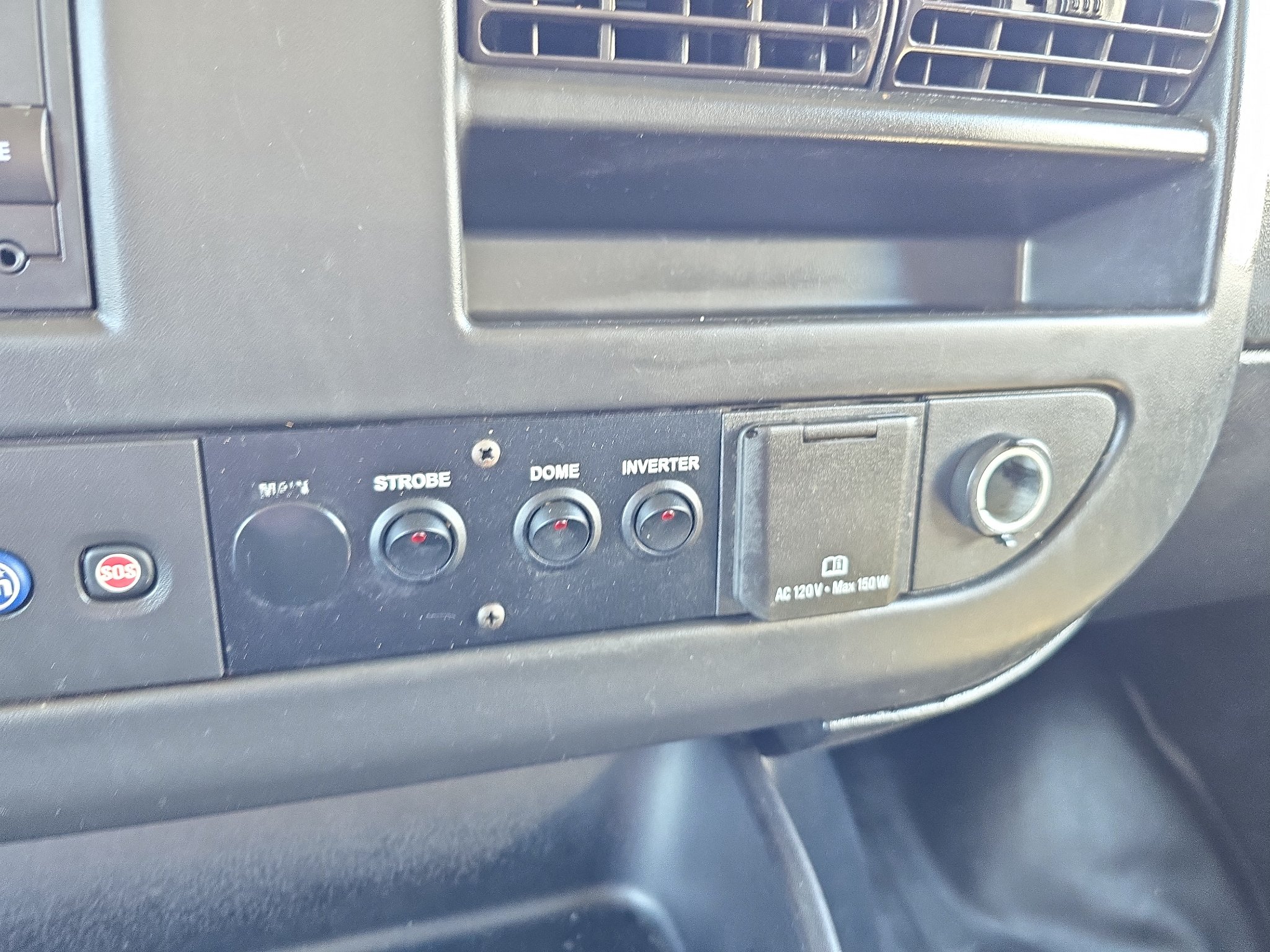 Used 2018 Chevrolet Express 2500 w/ Driver Convenience Package RWD image 26