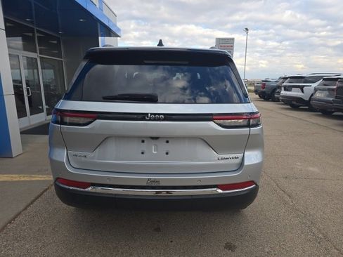 Used 2022 Jeep Grand Cherokee Limited image 9