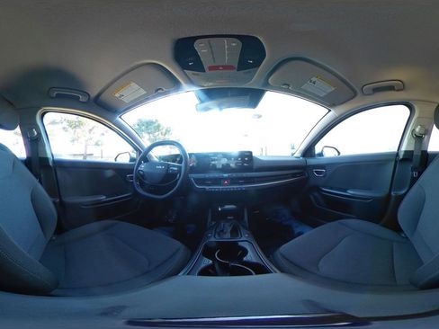 Used 2025 Kia K4 LXS image 42