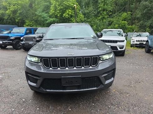 Used 2025 Jeep Grand Cherokee Laredo X w/ Luxury Tech Group I AWD/4WD image 2