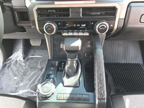 Used 2025 Toyota Tacoma SR5 AWD/4WD image 25