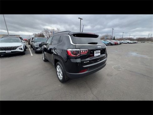 Used 2025 Jeep Compass Latitude image 6
