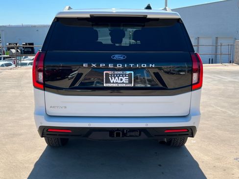 Used 2025 Ford Expedition Active AWD/4WD image 5