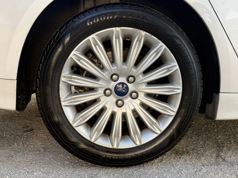 Used 2015 Ford Fusion SE w/ Equipment Group 502A image 25