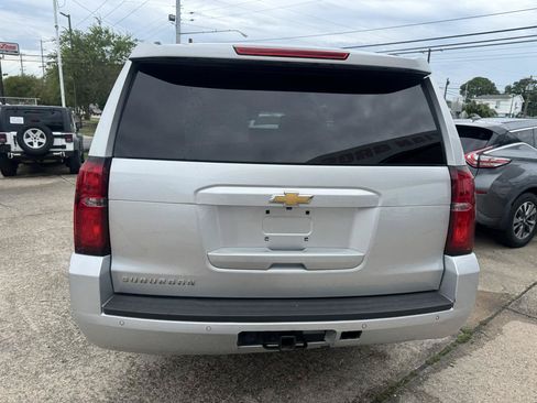Used 2018 Chevrolet Suburban LT RWD image 3