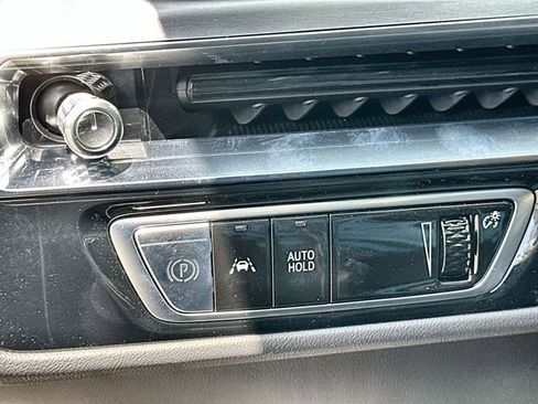 Used 2024 Cadillac Lyriq Luxury image 18