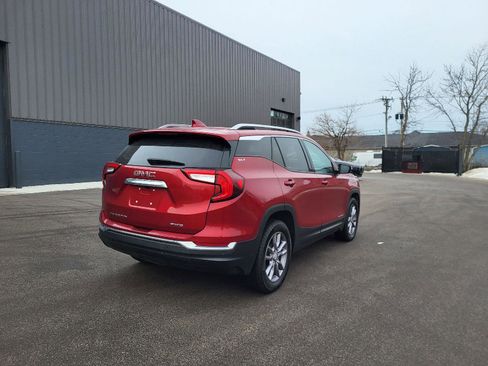 Used 2023 GMC Terrain SLT image 3