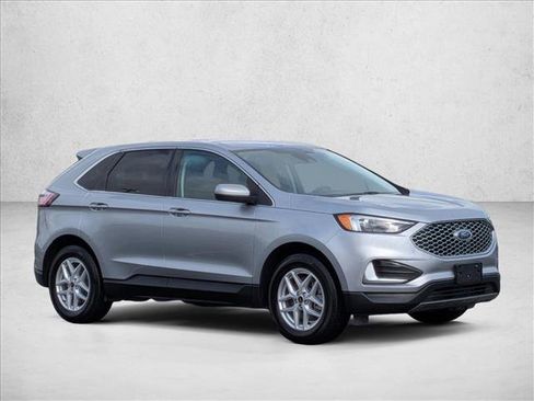 Used 2024 Ford Edge SEL image 3