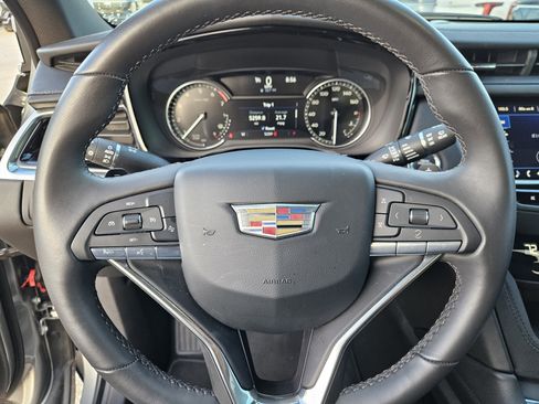 New 2025 Cadillac XT6 Luxury image 36