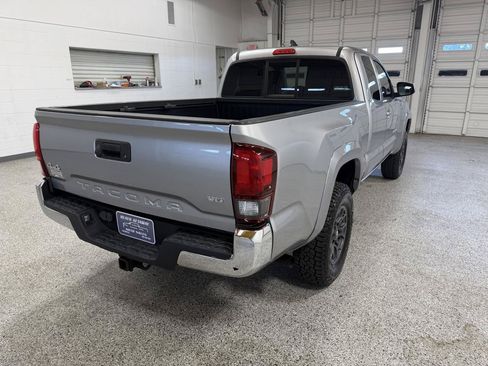Used 2018 Toyota Tacoma SR5 AWD/4WD image 5