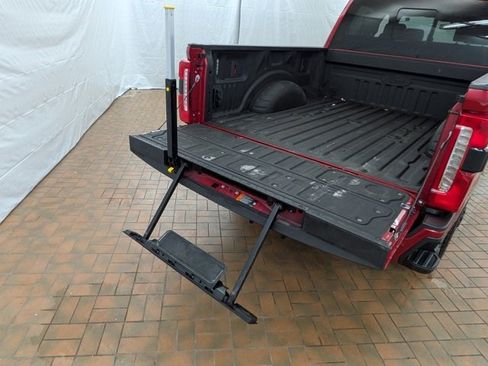 Used 2023 Ford F250 Lariat w/ Black Appearance Package image 8