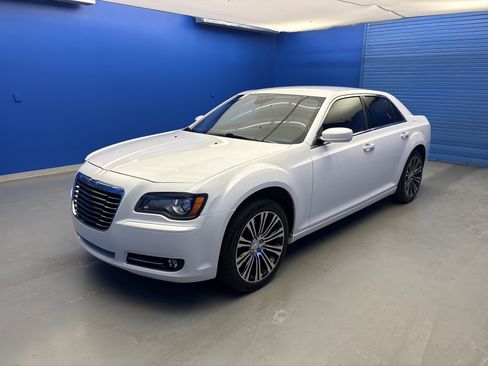 Used 2014 Chrysler 300 S w/ Light Group RWD image 4