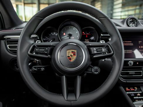 Certified 2026 Porsche Macan S AWD/4WD image 28