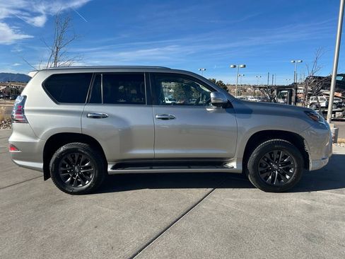 Used 2021 Lexus GX 460 Premium w/ Premium Package image 9