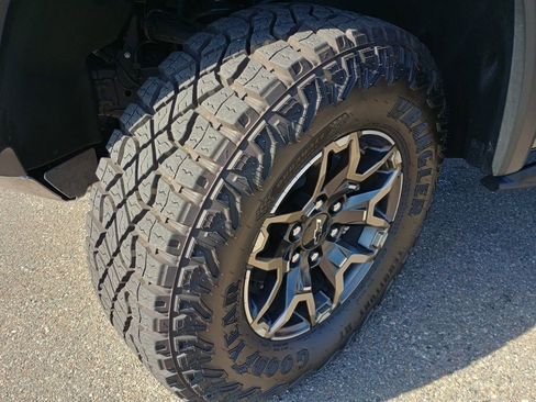 Used 2025 Chevrolet Colorado ZR2 image 9