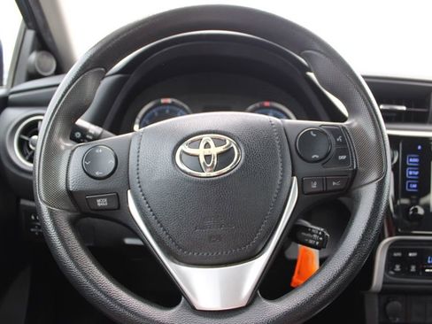 Used 2019 Toyota Corolla LE image 24