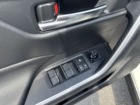 Used 2022 Toyota RAV4 SE w/ Weather & Moonroof Package AWD/4WD image 20