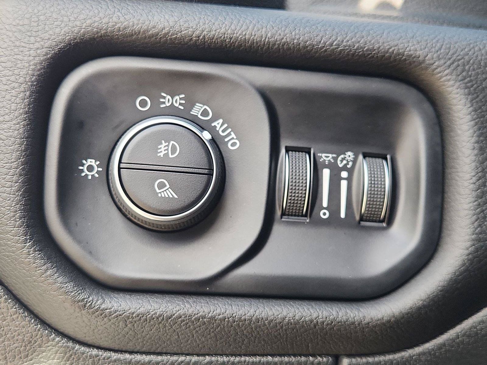 Used 2024 RAM 1500 Laramie AWD/4WD image 18