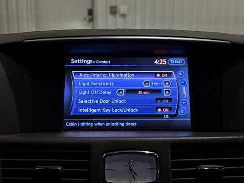 Used 2016 INFINITI Q70 3.7 image 42