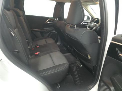 Used 2022 Mitsubishi Outlander ES image 6